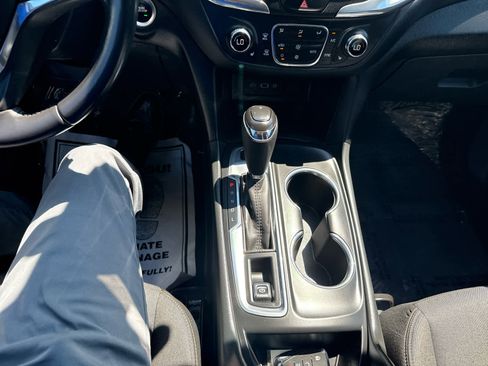 Used 2021 Chevrolet Equinox LT image 23