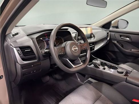 Used 2024 Nissan Rogue SV image 10