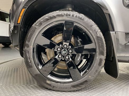 Used 2023 Land Rover Defender 90 X-Dynamic SE image 2