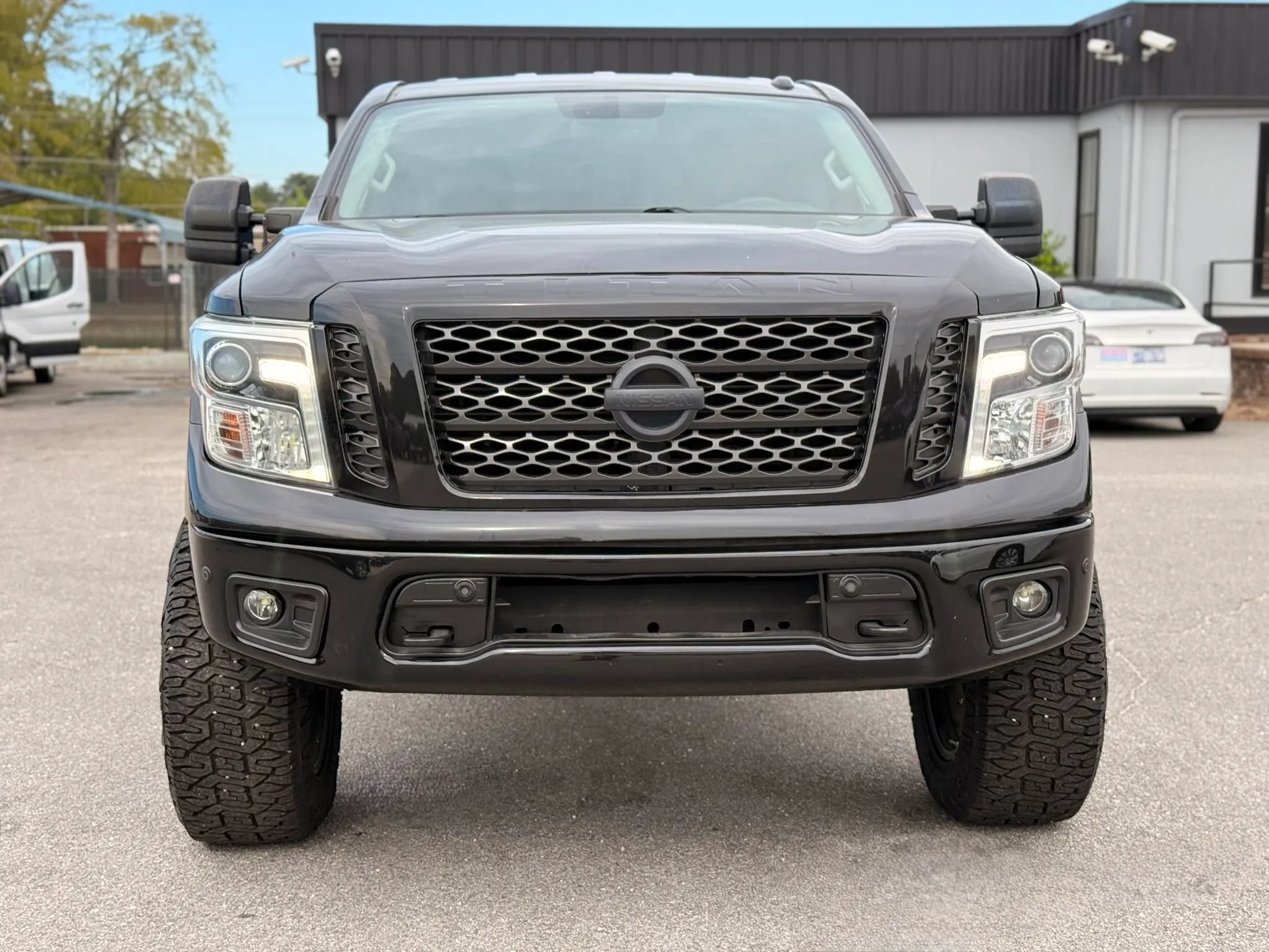 Used 2017 Nissan Titan SL w/ SL Towing Convenience Package RWD image 4