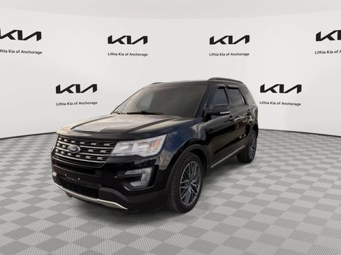 Used 2017 Ford Explorer XLT w/ Equipment Group 202A AWD/4WD image 4