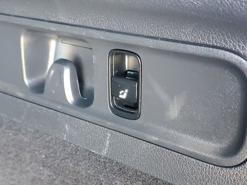 Used 2024 Mercedes-Benz GLC 300 image 9