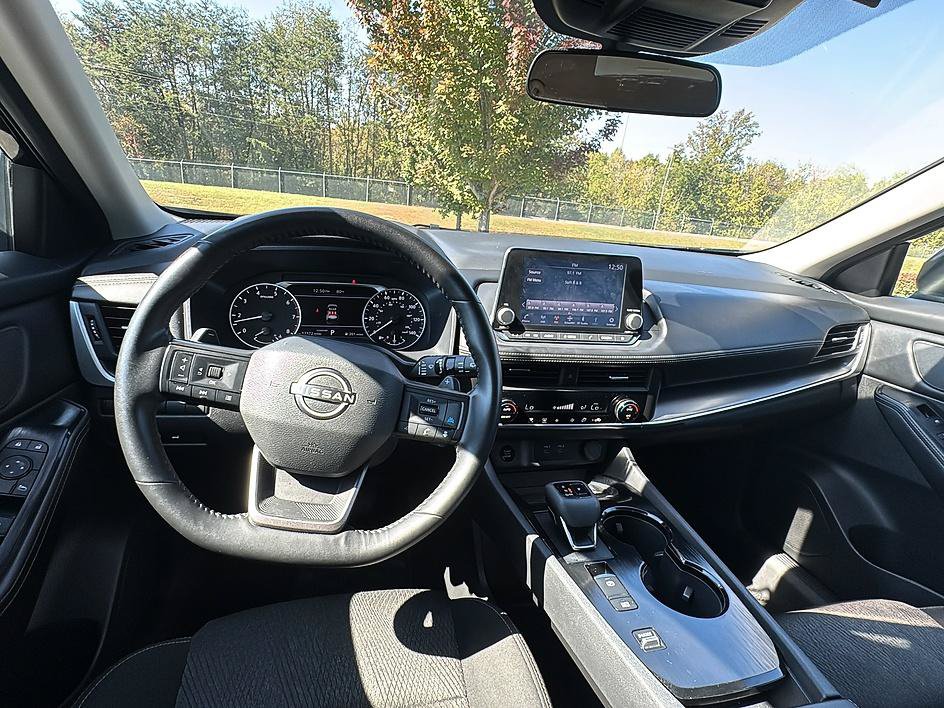 Certified 2025 Nissan Rogue SV FWD image 29