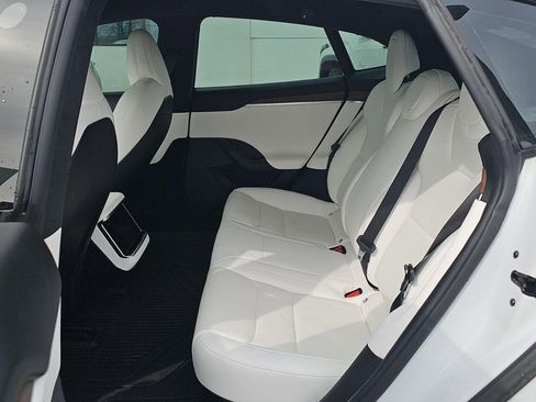 Used 2022 Tesla Model S image 18