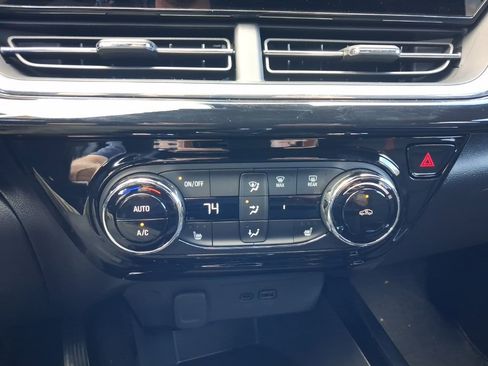 Used 2025 Chevrolet Trax RS w/ Driver Confidence Package image 24