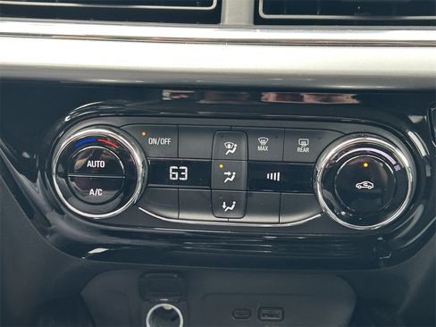 Used 2025 Chevrolet Trax LT image 28