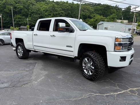 Used 2015 Chevrolet Silverado 2500 High Country w/ Duramax Plus Package AWD/4WD image 9