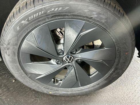 Used 2025 Volkswagen Taos S image 11