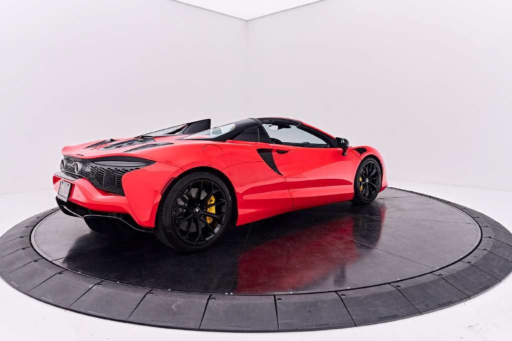 Used 2025 McLaren Artura Spider RWD image 21