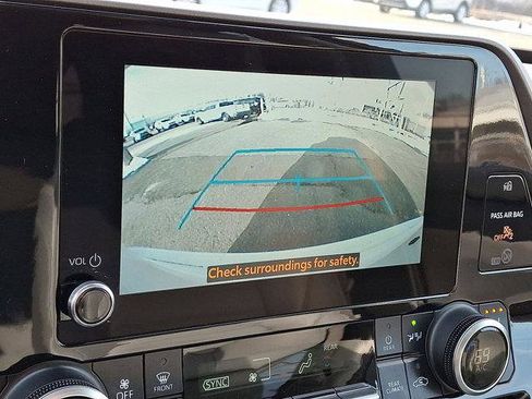 Certified 2023 Toyota Highlander XLE image 17