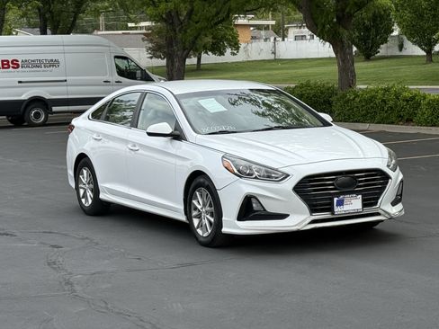 Used 2018 Hyundai Sonata SE FWD image 2