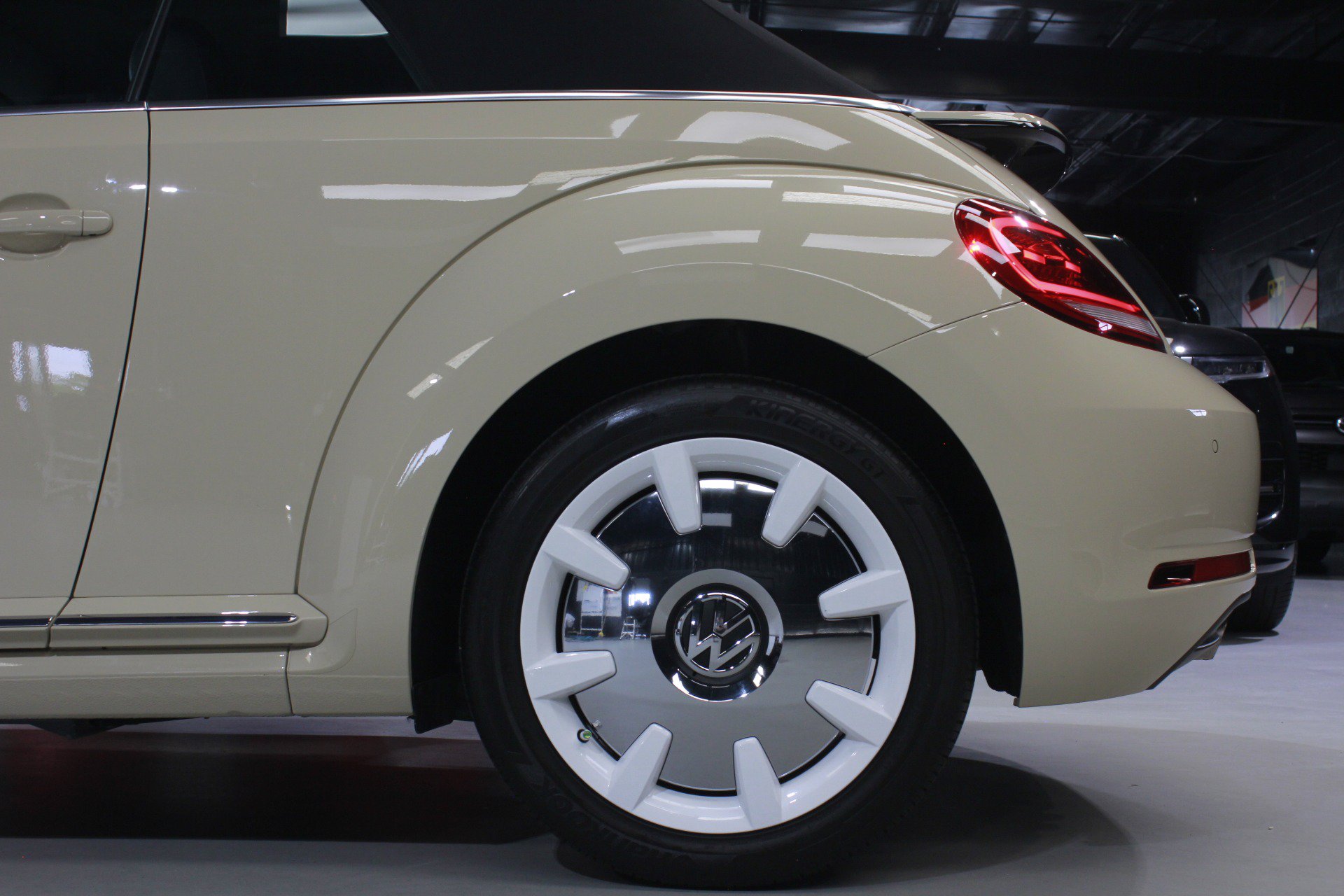 Used 2019 Volkswagen Beetle 2.0T S FWD image 6