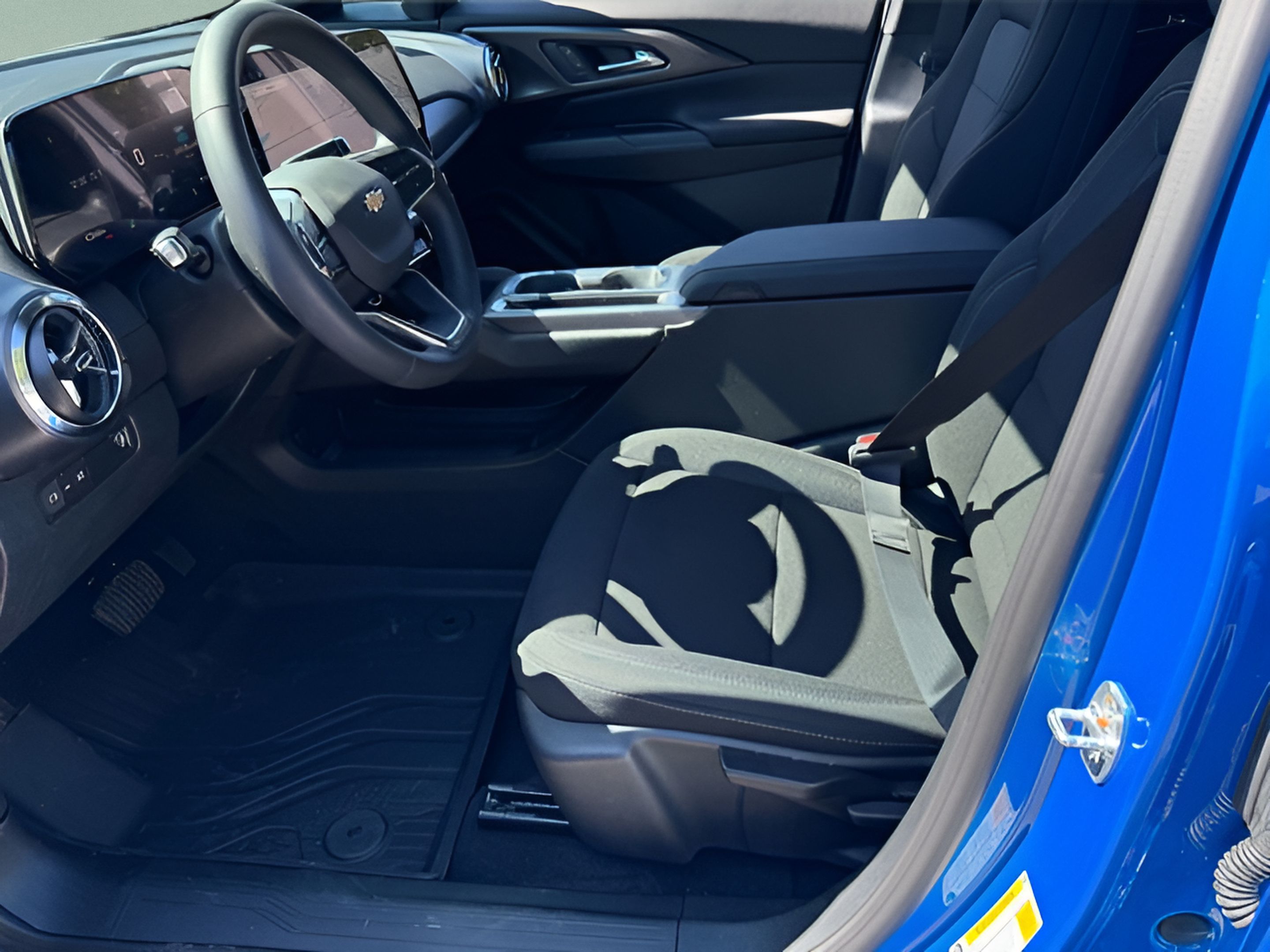 Used 2026 Chevrolet Equinox EV LT w/ Midnight Package FWD image 7