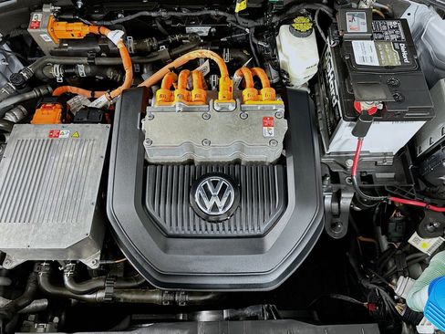 Used 2015 Volkswagen e-Golf SEL Premium FWD image 13