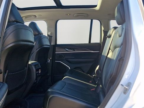 Used 2022 Jeep Grand Cherokee Limited image 8