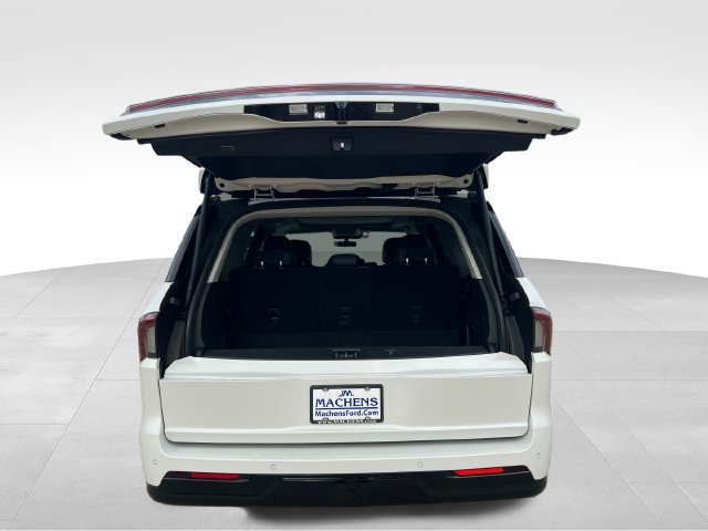 New 2027 Lincoln Navigator Reserve AWD/4WD image 7