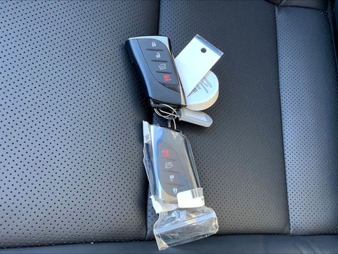 Used 2024 Lexus ES 250 w/ Premium Package image 27