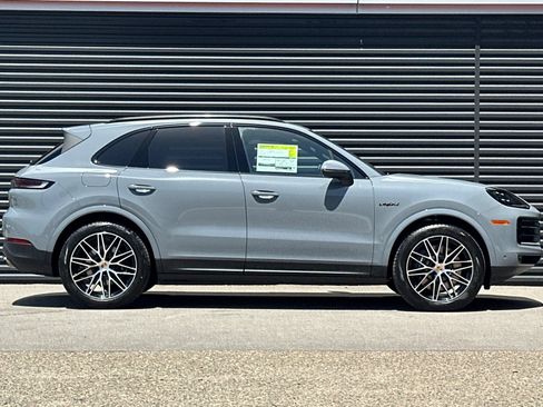 Used 2026 Porsche Cayenne E-Hybrid AWD/4WD image 9