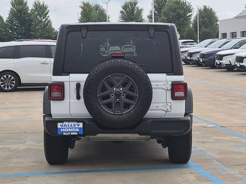 Used 2024 Jeep Wrangler Unlimited Sport AWD/4WD image 7