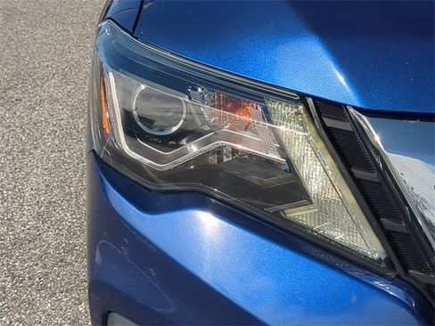 Used 2018 Nissan Pathfinder Platinum image 10