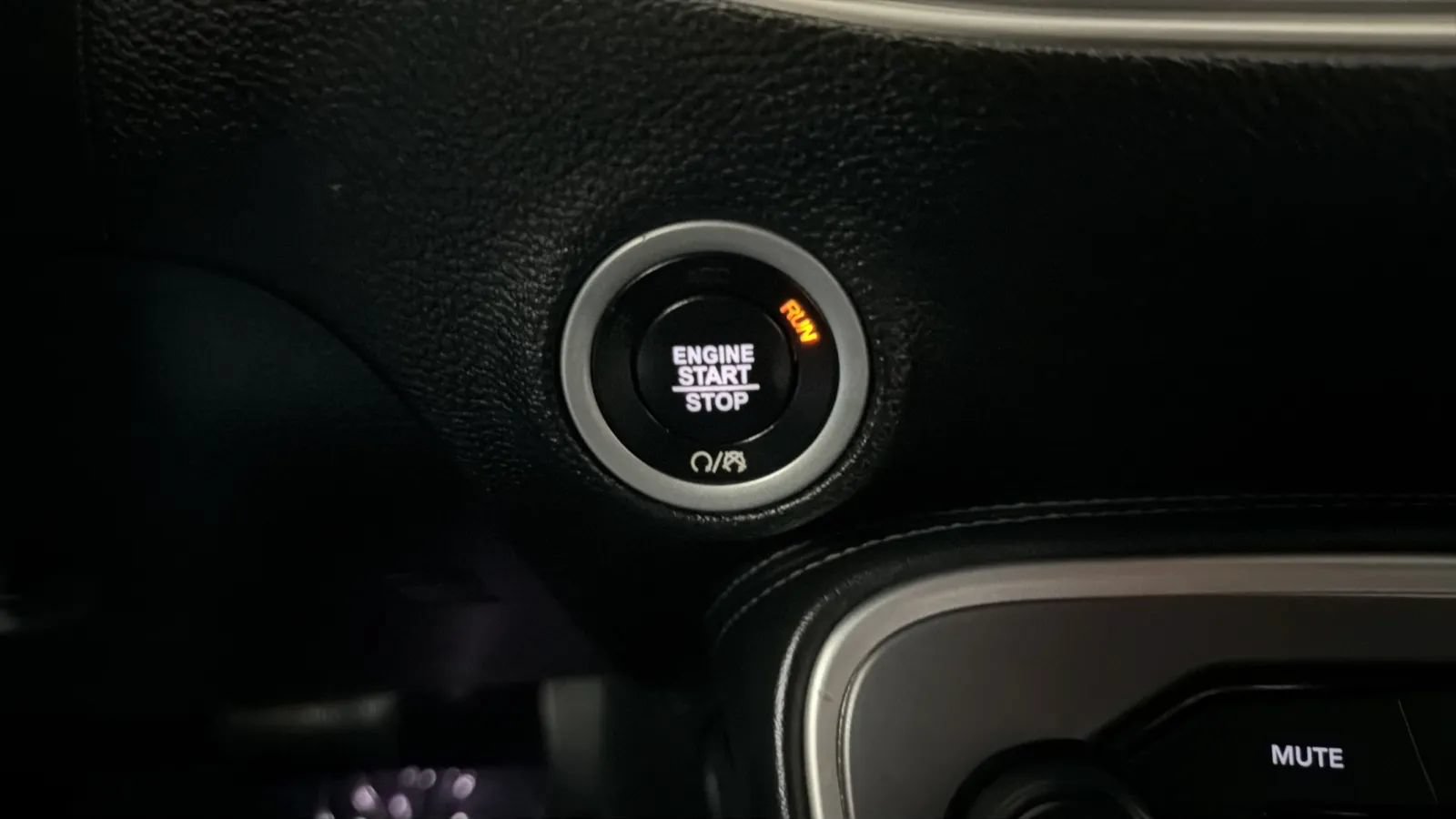 Used 2020 Dodge Challenger SXT RWD image 15