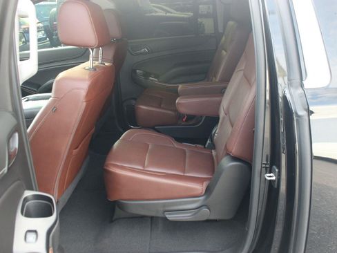 Used 2020 Chevrolet Suburban Premier w/ Premier Plus Edition AWD/4WD image 35