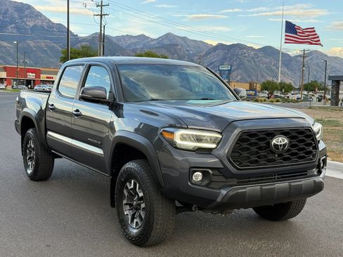 Used 2022 Toyota Tacoma TRD Off-Road w/ Technology Package AWD/4WD image 11