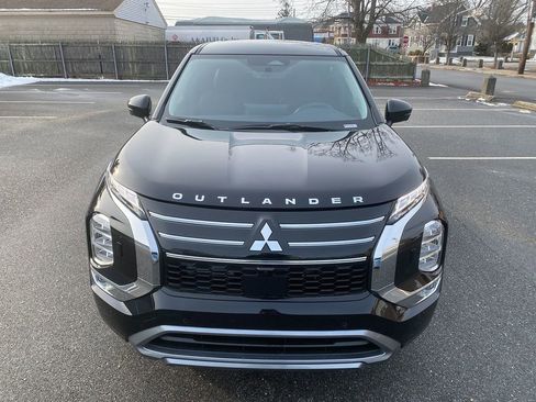 New 2026 Mitsubishi Outlander SE image 3
