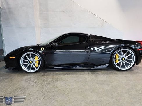 Used 2013 Ferrari 458 Spider RWD image 3