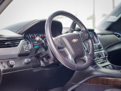 Used 2020 Chevrolet Suburban LT RWD image 7