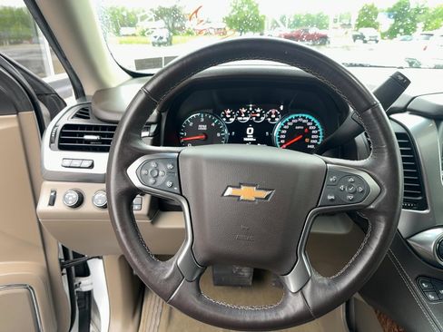 Used 2018 Chevrolet Suburban Premier AWD/4WD image 21
