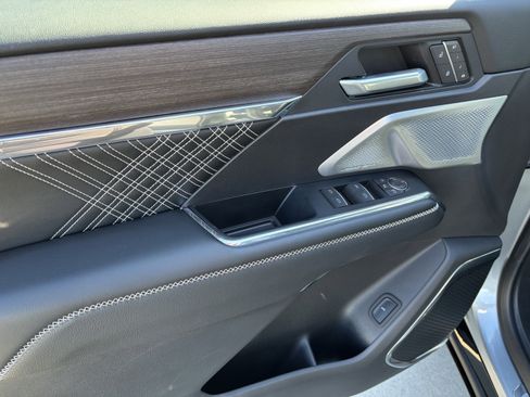 Used 2025 GMC Acadia Denali w/ Super Cruise Package image 14