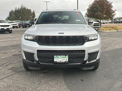 Used 2024 Jeep Grand Cherokee L Laredo image 8