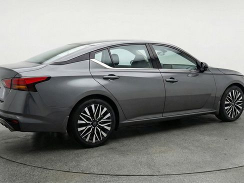 Used 2025 Nissan Altima 2.5 SV image 9