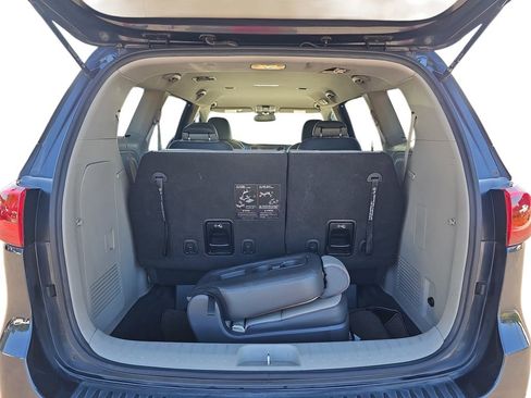 Used 2017 Kia Sedona LX w/ LX Essentials Premium Package FWD image 28