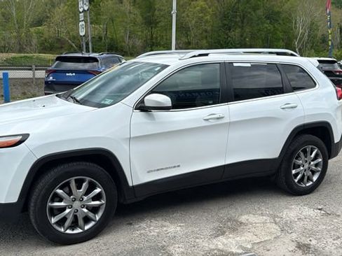 Used 2018 Jeep Cherokee Limited AWD/4WD image 13