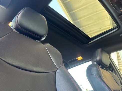 Used 2025 Toyota Sienna XSE w/ XSE Premium Package image 18