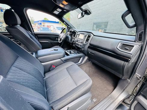 Used 2019 Nissan Titan SV w/ SV Convenience Package image 20