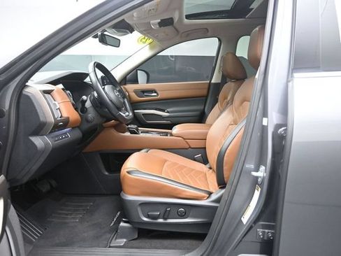 Used 2023 Nissan Pathfinder Platinum AWD/4WD image 19