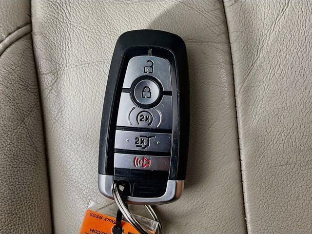 Used 2020 Ford Edge Titanium FWD image 13