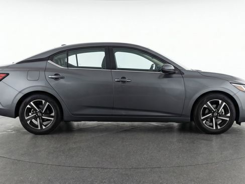 Used 2025 Nissan Sentra SV FWD image 11