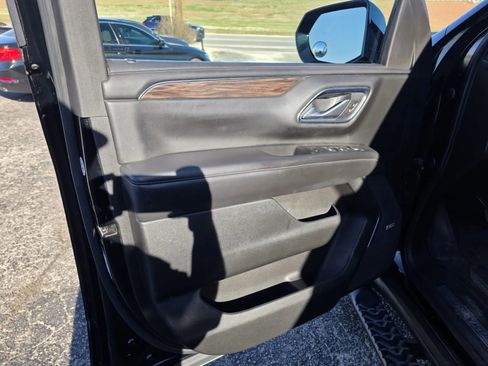 Used 2021 Chevrolet Suburban Z71 AWD/4WD image 9