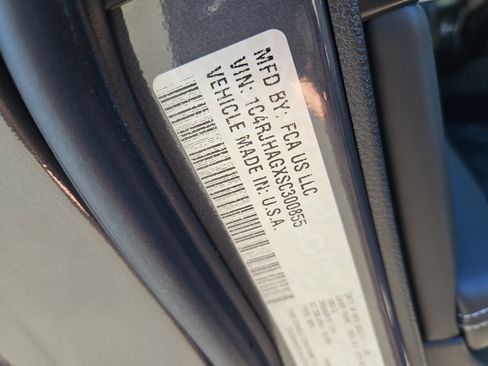 Used 2025 Jeep Grand Cherokee Laredo X image 14