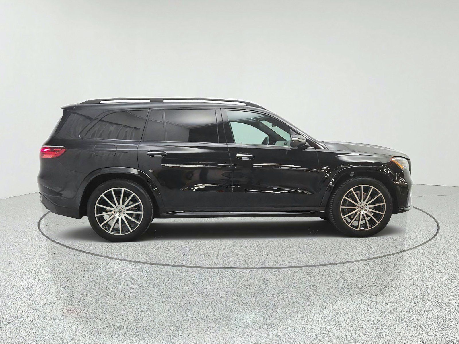 Used 2025 Mercedes-Benz GLS 450 4MATIC image 4