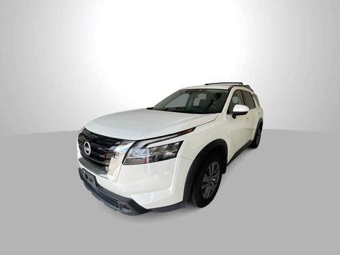 Used 2022 Nissan Pathfinder SV image 4