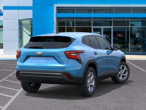 New 2026 Chevrolet Trax LS w/ LS Convenience Package FWD image 4