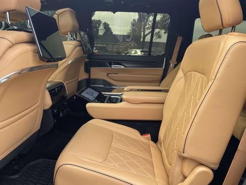 Used 2024 Jeep Grand Wagoneer Series III w/ Rear Seat Video Group 1 AWD/4WD image 10