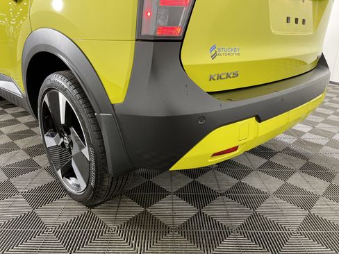 Used 2025 Nissan Kicks SR image 6