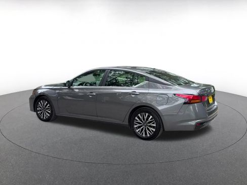 Used 2026 Nissan Altima 2.5 SV FWD image 11