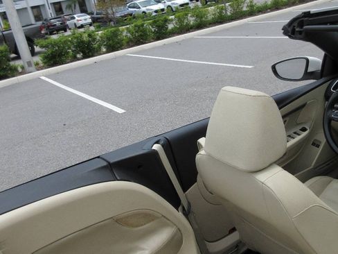 Used 2011 Volkswagen Eos Komfort FWD image 33